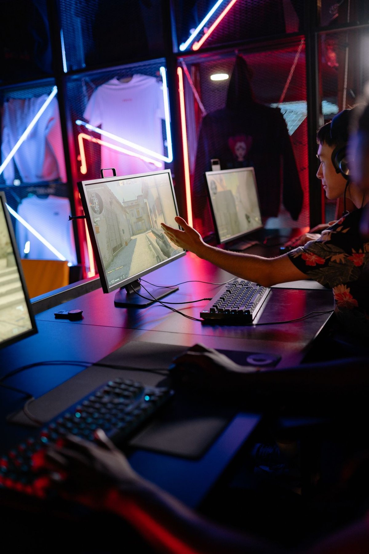 One-Trick or Flex? The Counter Strike 2 Pool Strategy That Actually Gets You Ranked Up