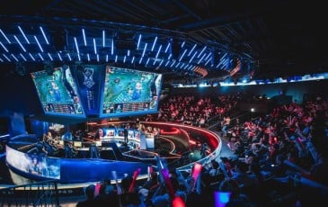 What Watching a League of Legends Booster for 10 Games Teaches You About Your Own Play